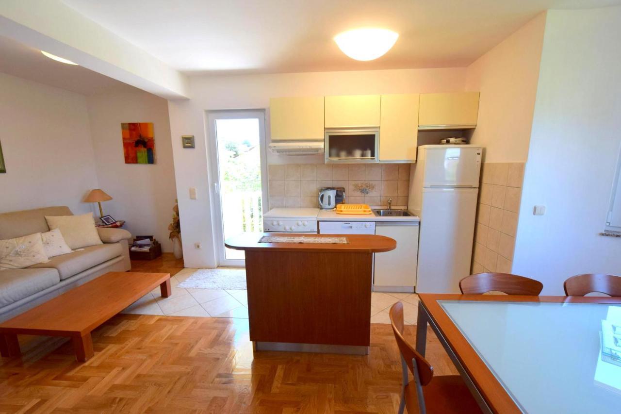 Apartment Mirela Малинска Екстериор снимка