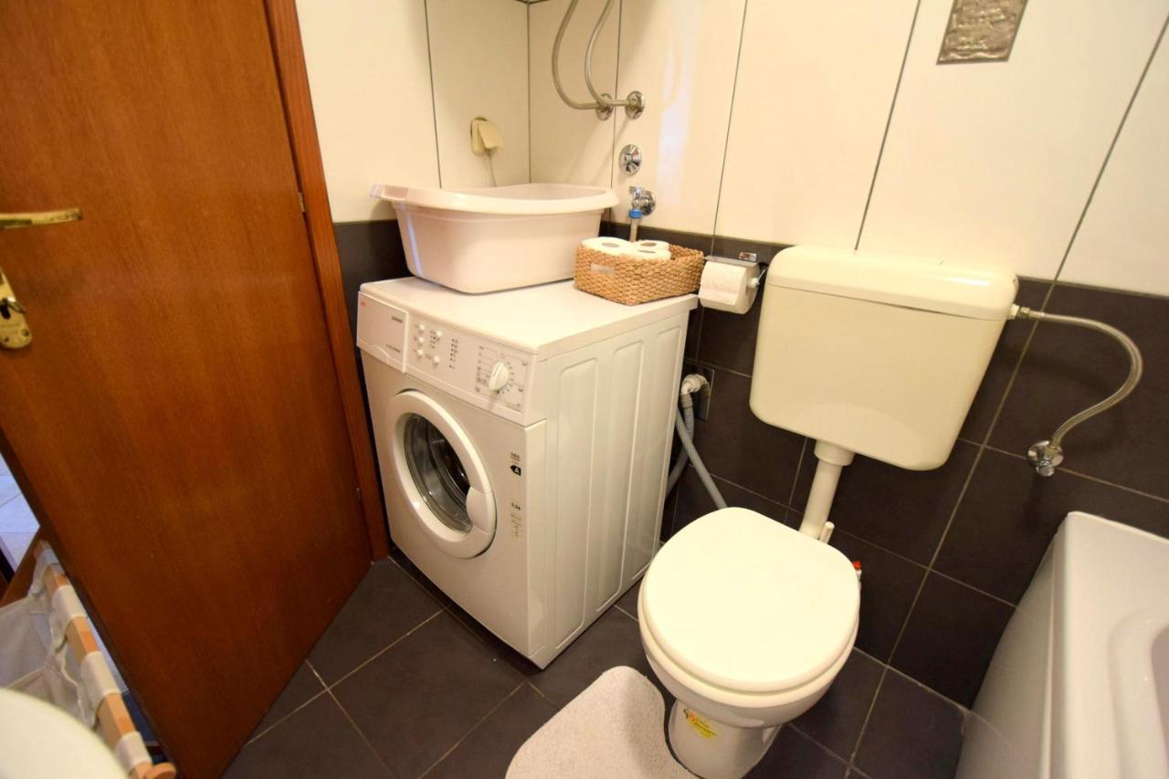 Apartment Mirela Малинска Екстериор снимка